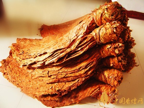 旱煙和煙卷哪個危害大,旱煙袋很有講究