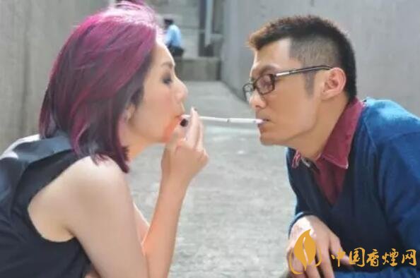 香煙夾耳朵上是怎么來(lái)的,耳夾煙是男人的專(zhuān)利