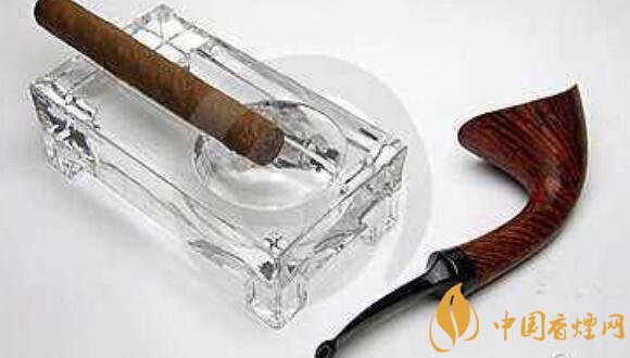 煙斗和雪茄哪個好抽(味道不一樣) 煙斗(絲)和雪茄的區別