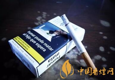 完稅版西班牙硬白金萬寶路香煙外包裝欣賞及口感測評
